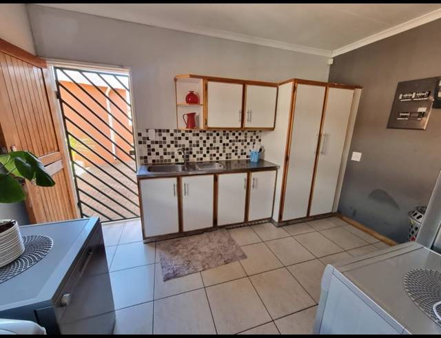 4 BEDROOM HOUSE FOR SALE IN ROTHDENE